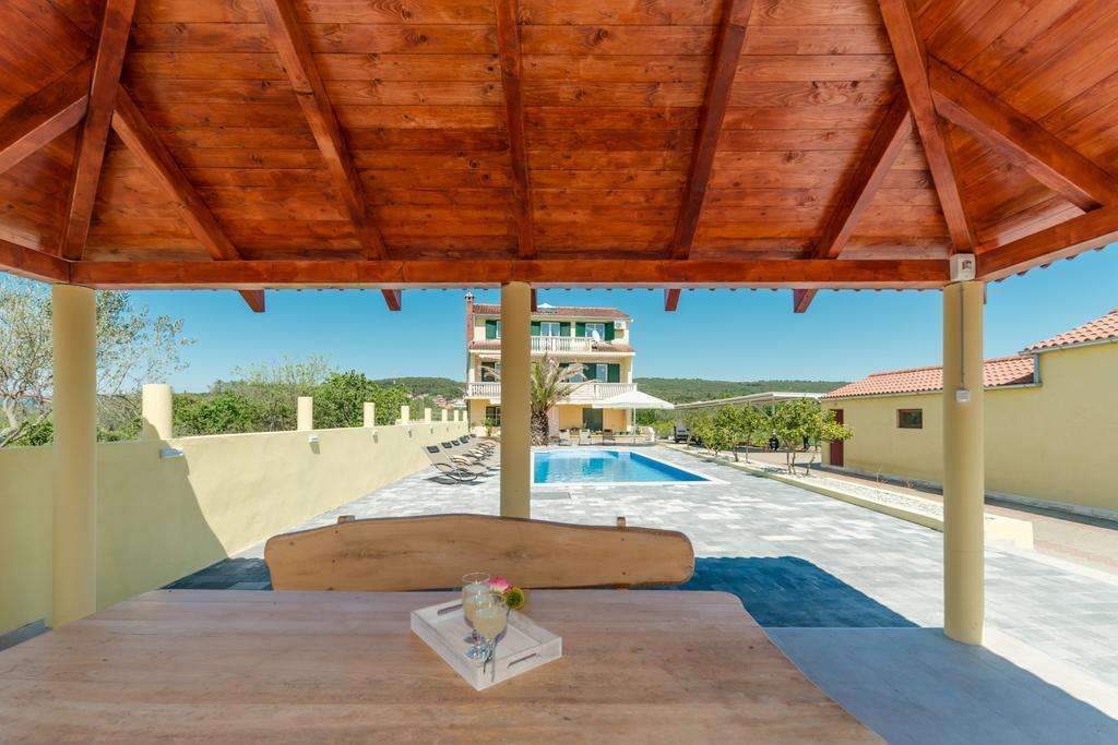Crowonder Sun&Fun Holiday House With Large Swimming Pool, Playroom And Garden Bibinje Eksteriør billede