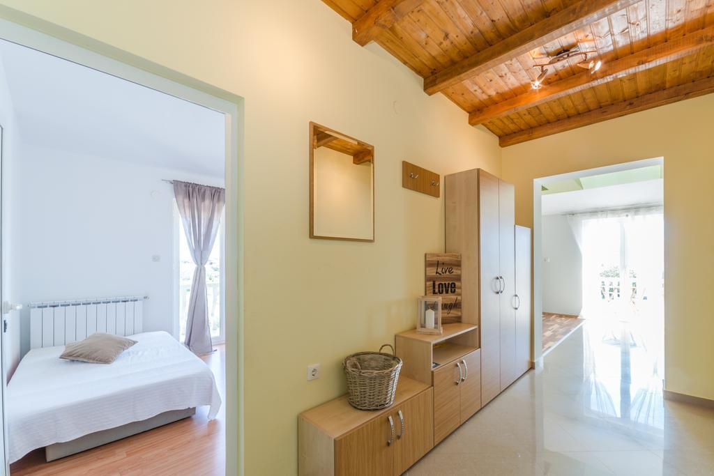 Crowonder Sun&Fun Holiday House With Large Swimming Pool, Playroom And Garden Bibinje Eksteriør billede