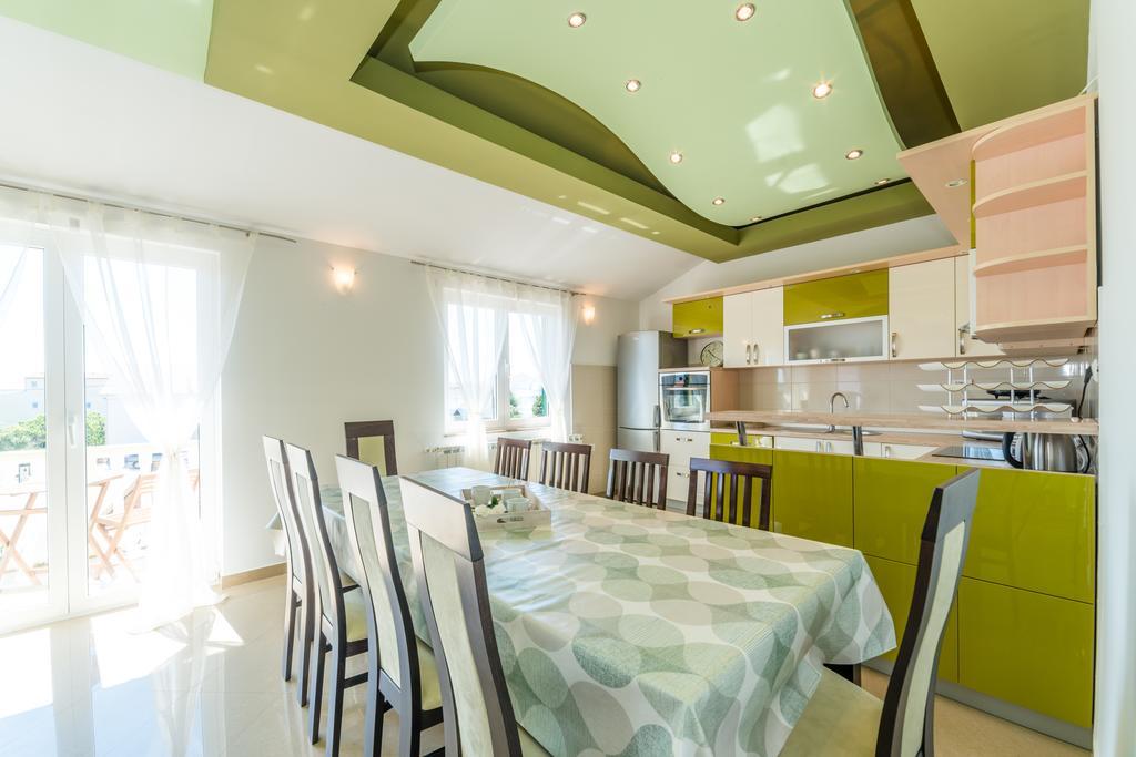 Crowonder Sun&Fun Holiday House With Large Swimming Pool, Playroom And Garden Bibinje Eksteriør billede