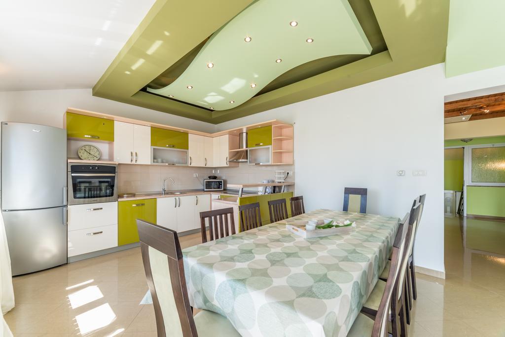 Crowonder Sun&Fun Holiday House With Large Swimming Pool, Playroom And Garden Bibinje Eksteriør billede