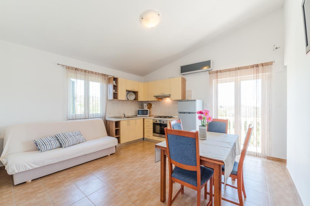Crowonder Sun&Fun Holiday House With Large Swimming Pool, Playroom And Garden Bibinje Eksteriør billede