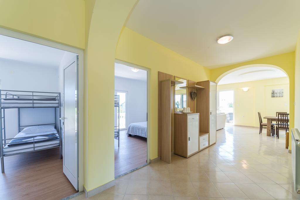 Crowonder Sun&Fun Holiday House With Large Swimming Pool, Playroom And Garden Bibinje Eksteriør billede