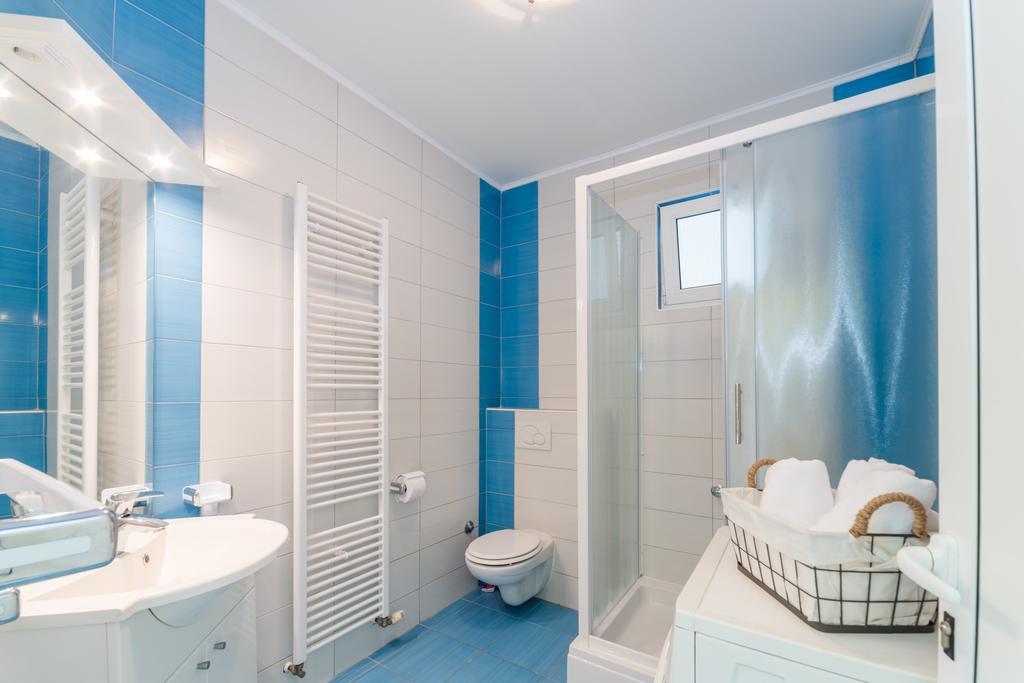 Crowonder Sun&Fun Holiday House With Large Swimming Pool, Playroom And Garden Bibinje Eksteriør billede