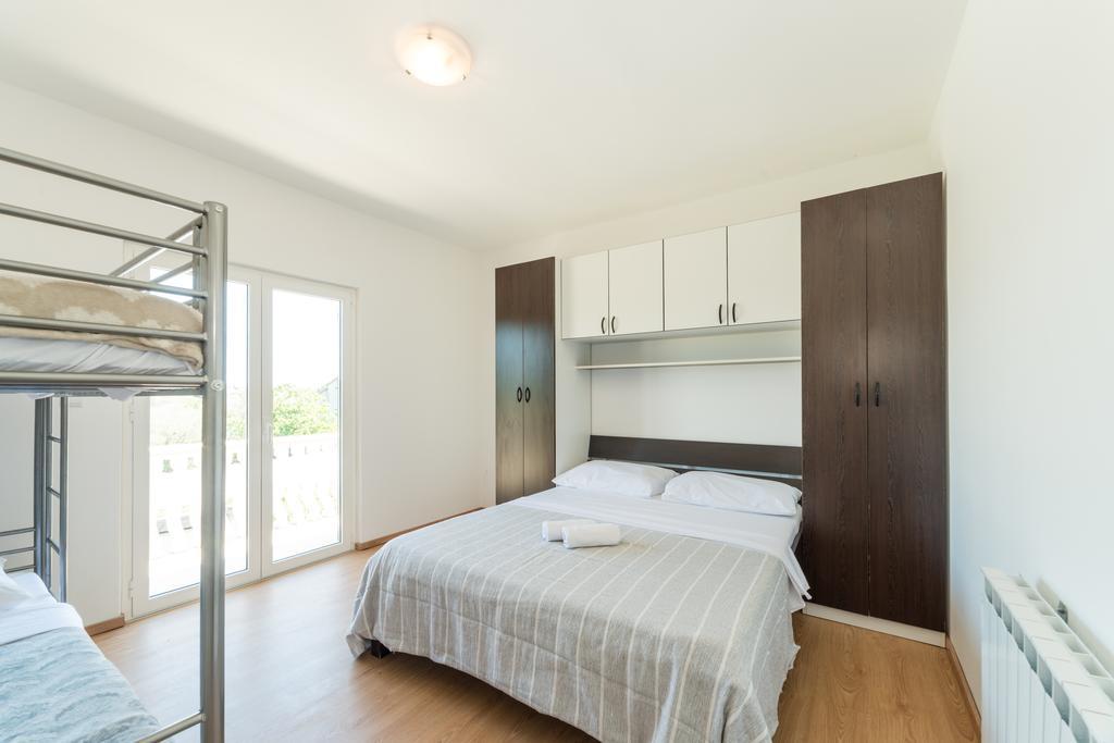 Crowonder Sun&Fun Holiday House With Large Swimming Pool, Playroom And Garden Bibinje Eksteriør billede