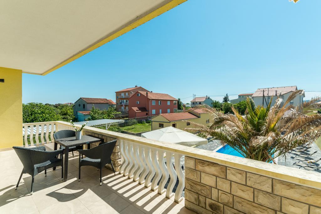 Crowonder Sun&Fun Holiday House With Large Swimming Pool, Playroom And Garden Bibinje Eksteriør billede