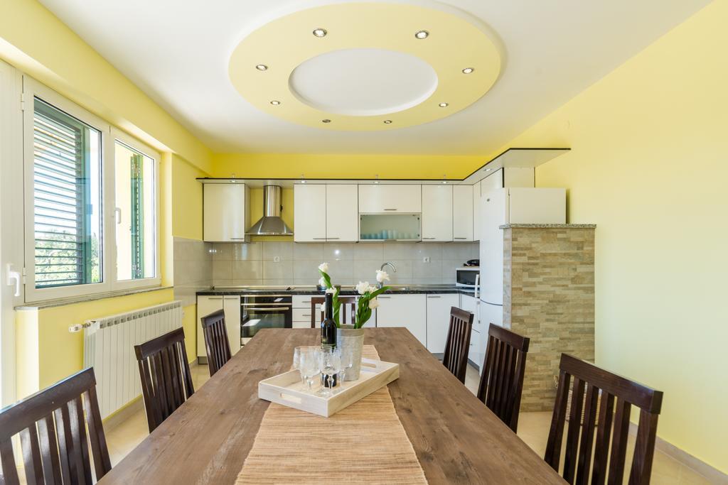 Crowonder Sun&Fun Holiday House With Large Swimming Pool, Playroom And Garden Bibinje Eksteriør billede