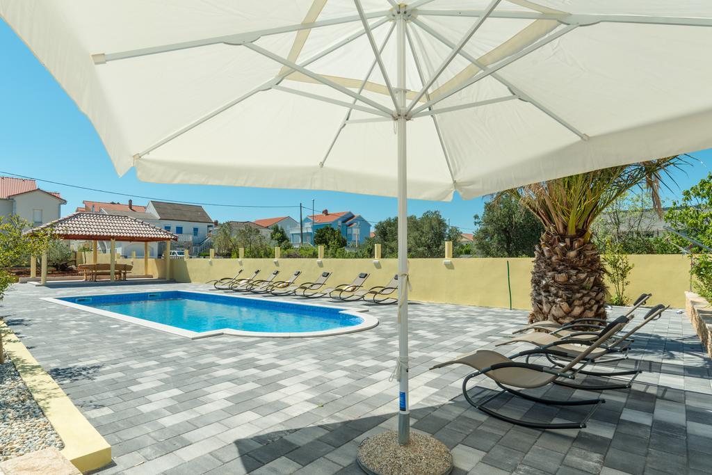 Crowonder Sun&Fun Holiday House With Large Swimming Pool, Playroom And Garden Bibinje Eksteriør billede